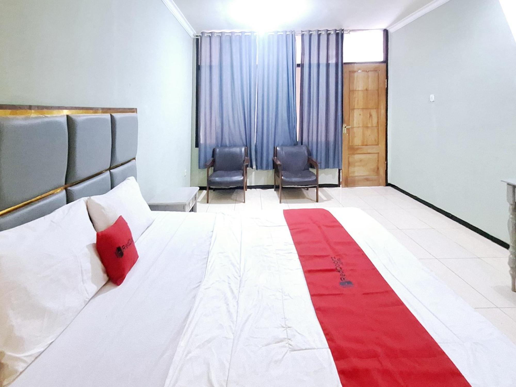 Reddoorz Near Stadion Semeru Lumajang Jawa Timur 外观 照片
