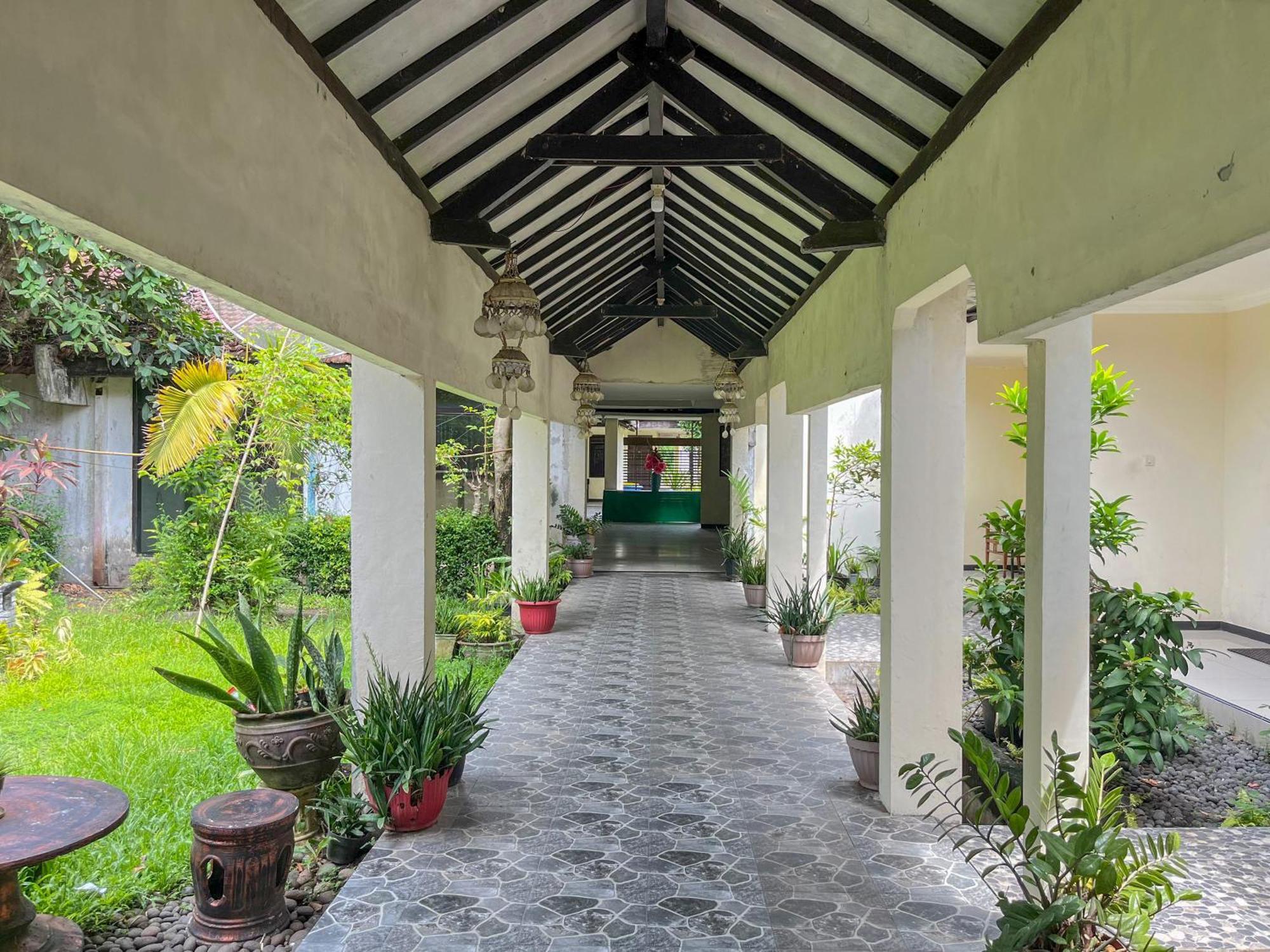 Reddoorz Near Stadion Semeru Lumajang Jawa Timur 外观 照片